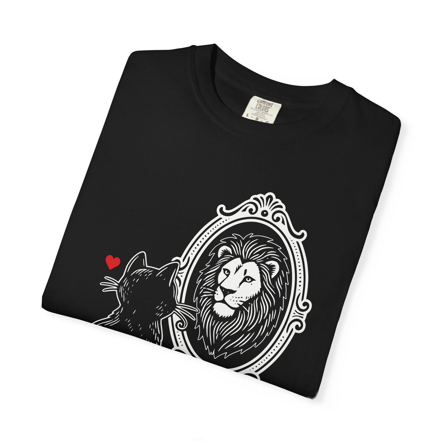 "DeluluCat" Cat Sees Lion in Mirror Reflection T-Shirt — Cute Delusional Illustration Tee