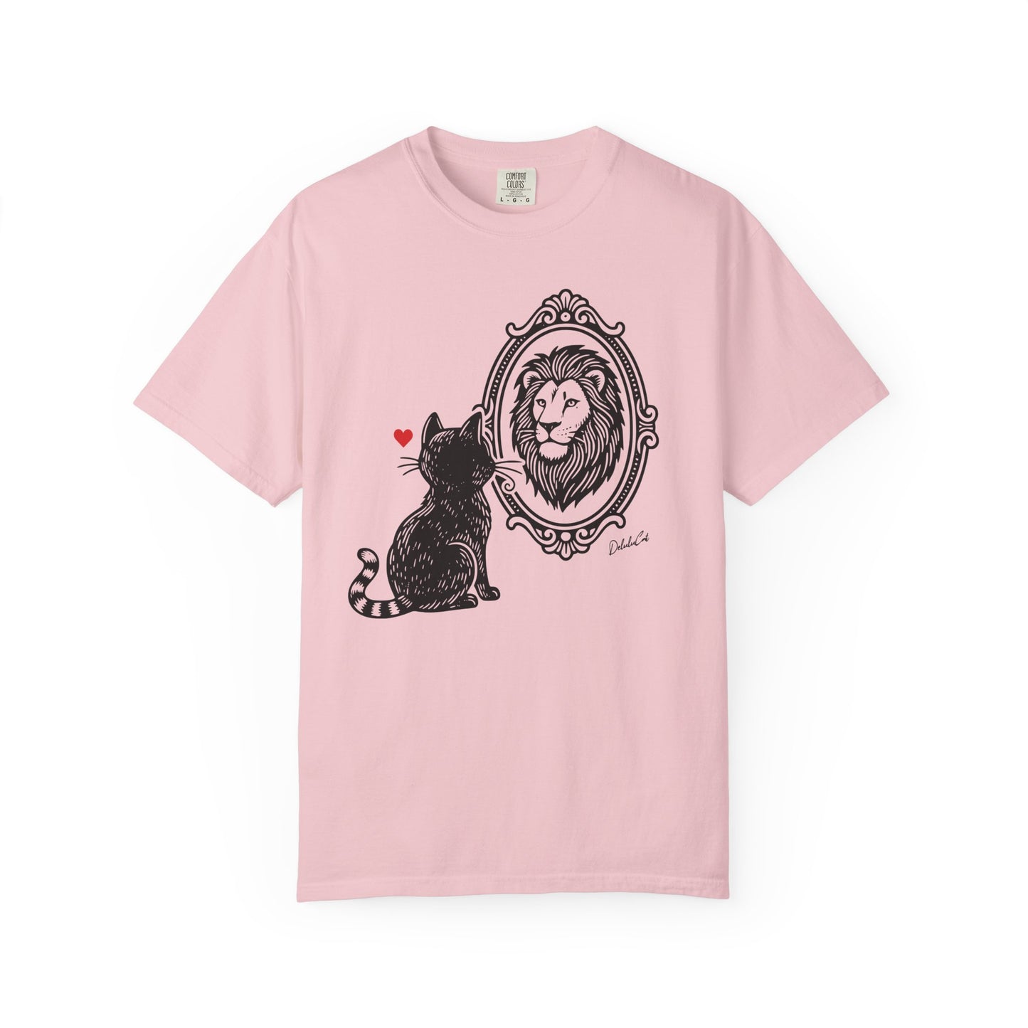 "DeluluCat" Cat Sees Lion in Mirror Reflection T-Shirt — Cute Delusional Illustration Tee
