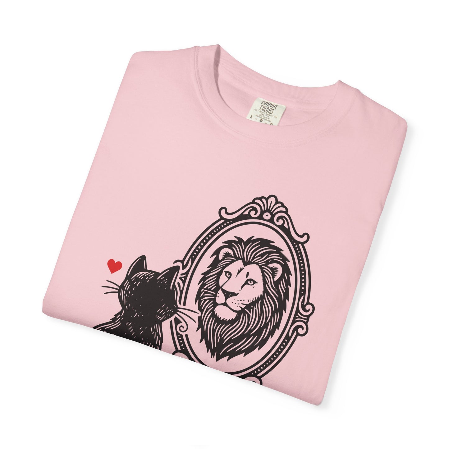 "DeluluCat" Cat Sees Lion in Mirror Reflection T-Shirt — Cute Delusional Illustration Tee