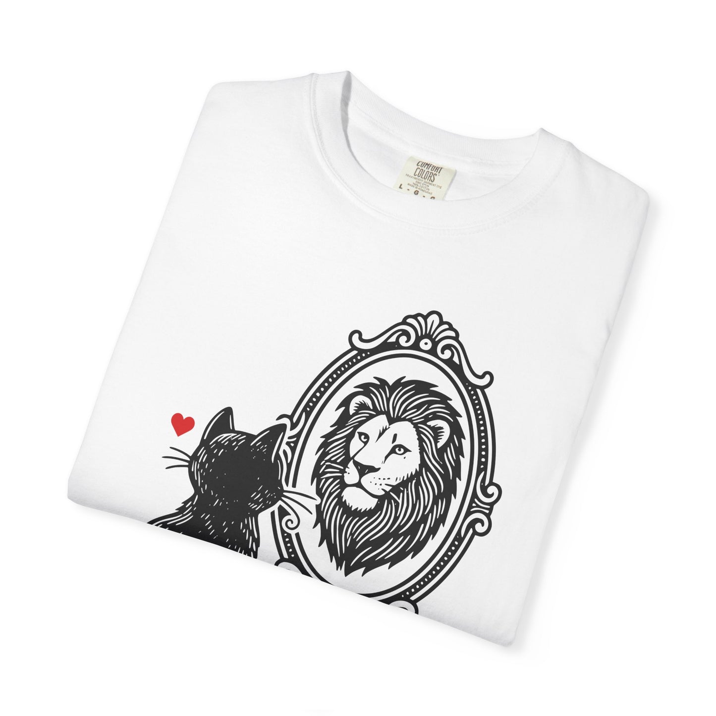 "DeluluCat" Cat Sees Lion in Mirror Reflection T-Shirt — Cute Delusional Illustration Tee