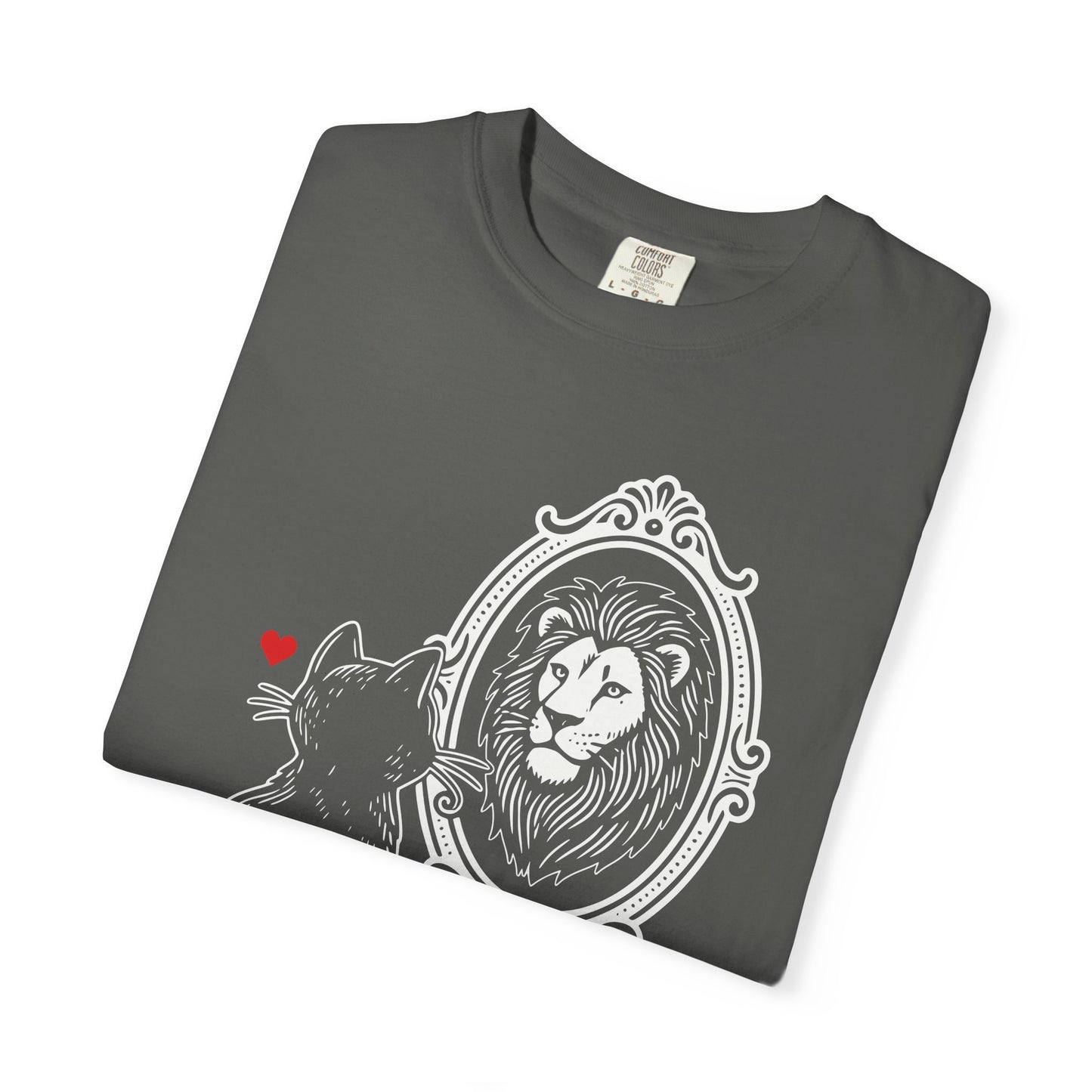 "DeluluCat" Cat Sees Lion in Mirror Reflection T-Shirt — Cute Delusional Illustration Tee
