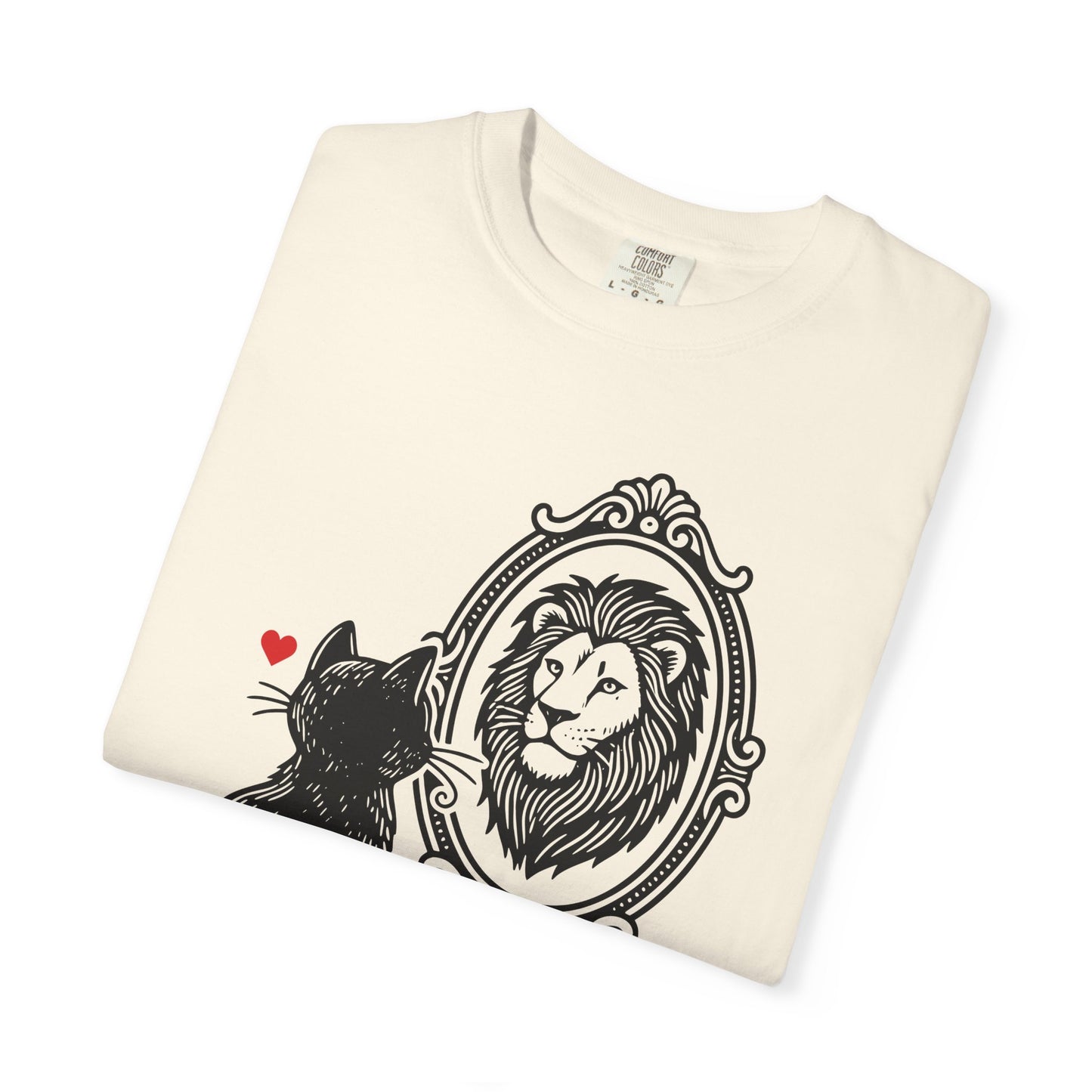 "DeluluCat" Cat Sees Lion in Mirror Reflection T-Shirt — Cute Delusional Illustration Tee