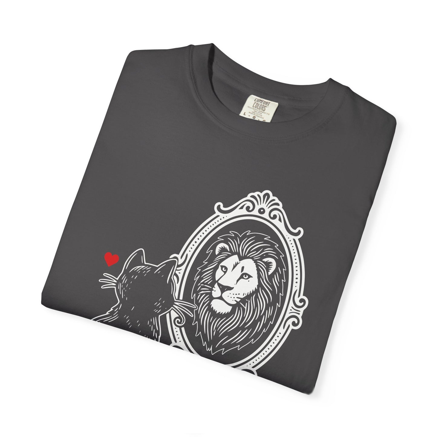 "DeluluCat" Cat Sees Lion in Mirror Reflection T-Shirt — Cute Delusional Illustration Tee