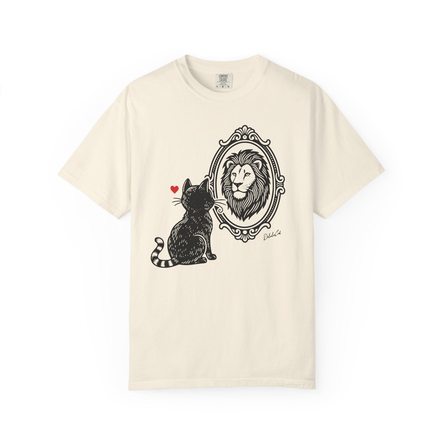 "DeluluCat" Cat Sees Lion in Mirror Reflection T-Shirt — Cute Delusional Illustration Tee
