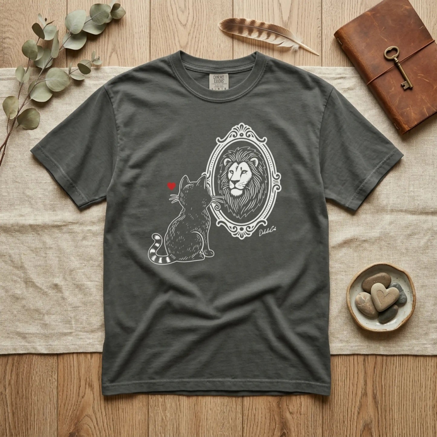 "DeluluCat" Cat Sees Lion in Mirror Reflection T-Shirt — Cute Delusional Illustration Tee